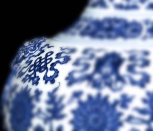 A simbologia das porcelanas na Dinastia Ming: o «Nó Místico»